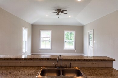 1606 W Willis St, Alvin, TX 77511 - photo 4