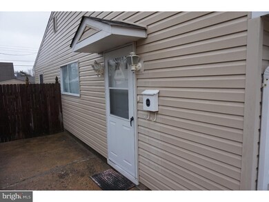 114 Goldengate Rd, Levittown, PA 19057 - photo 4