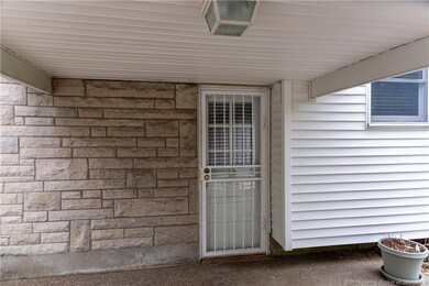 1572 Meadow Ln, New Albany, IN 47150 - photo 4