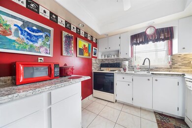 2591 Emory Dr W unit J, West Palm Beach, FL 33415 - photo 2