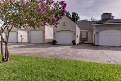 202 W Brentwood-3