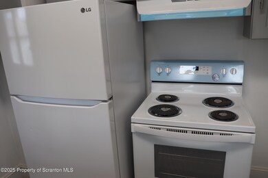 712 W Lackawanna Ave unit Rear, Blakely, PA 18447 - photo 7