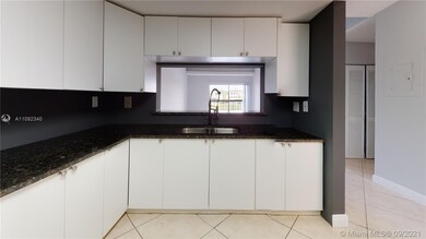 615 SW 113th Way unit 14, Pembroke Pines, FL 33025 - photo 4