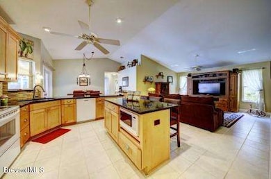 KitchenwithIslandjpg[1]