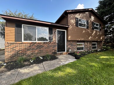 2902 Falcon Bridge Dr, Columbus, OH 43232 - photo 2