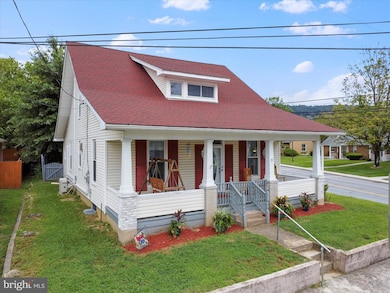 39 N Maple Ave, Smithsburg, MD 21783 - photo 2