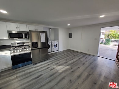 20003 Arminta St, Los Angeles, CA 91306 - photo 2