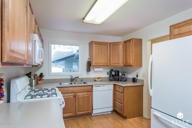 4936LaurelSt(6of20)