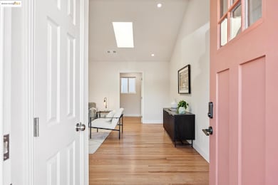 3018 Mabel St, Berkeley, CA 94702 - photo 3