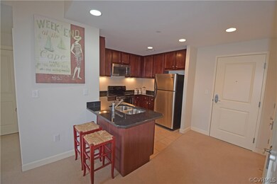 Kitchen has eat-in counter.