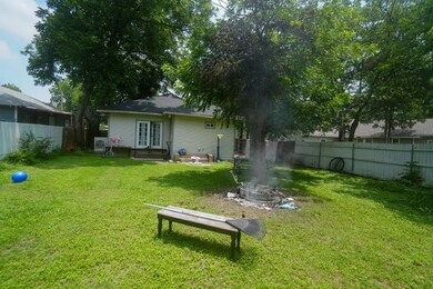 1315 N Brazos Ave, Cleburne, TX 76031 - photo 3