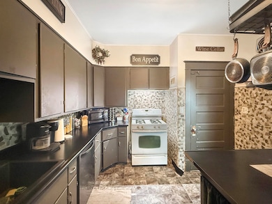 328 Broadway St, Berlin, WI 54923 - photo 4