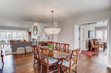 OPEN CONCEPT ENTERTAINING!