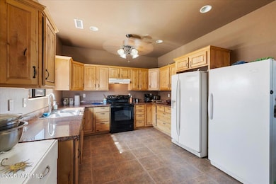 Kitchen - 470 Acapulco Wy