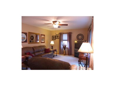 3303 Deerwood Dr, New Albany, IN 47150 - photo 4