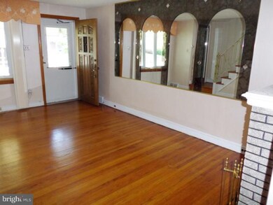 1044 Oakwood Dr, Glenolden, PA 19036 - photo 4