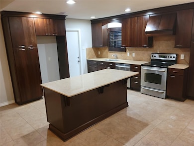 343 Windsor Square, Alvin, TX 77511 - photo 3