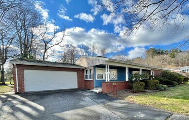 16 Laura Ln, Holyoke, MA 01040 - photo 2