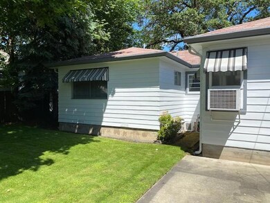 325 SW Burgess St, Grants Pass, OR 97526 - photo 6