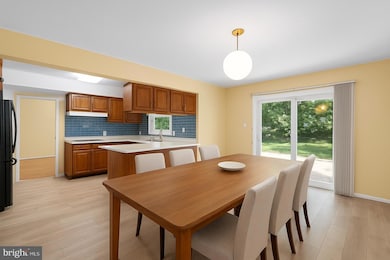 12306 Shadetree Ln, Laurel, MD 20708 - photo 4