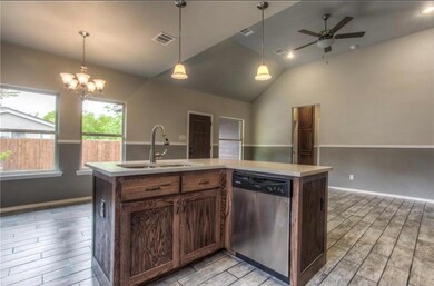 2712 Ennis Ave, Fort Worth, TX 76111 - photo 4