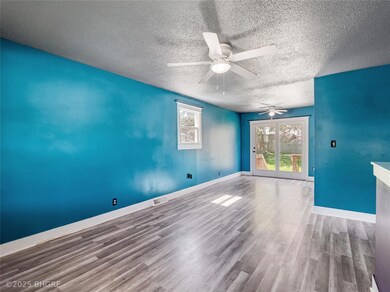 3902 E 40th St, Des Moines, IA 50317 - photo 4