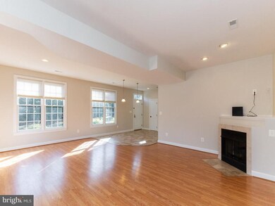 10903 Maple St, Fairfax, VA 22030 - photo 3