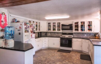 10584 Blackwell Rd, Central Point, OR 97502 - photo 7