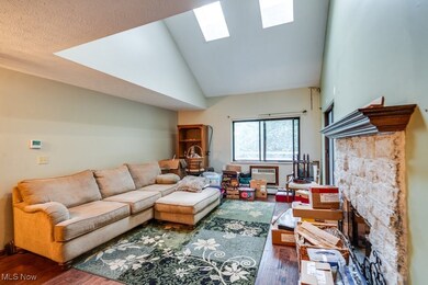 582 Meredith Ln unit 582, Cuyahoga Falls, OH 44223 - photo 4