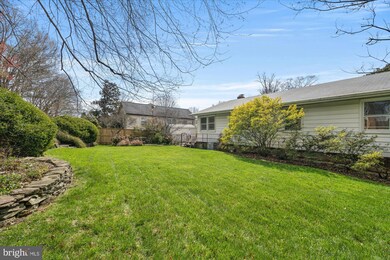 902 Neal Dr, Alexandria, VA 22308 - photo 4