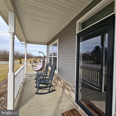 10018 Lindale Ave, Greencastle, PA 17225 - photo 2