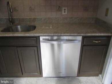 9266 Cardinal Forest Ln unit 302, Lorton, VA 22079 - photo 4