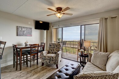 222 Carolina Beach Ave N 122-large-002-0