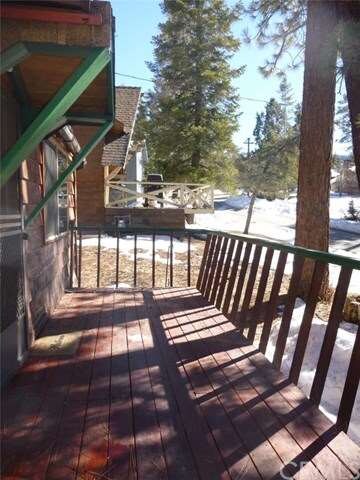 Large front deck for sunset, mountain, and neighbo