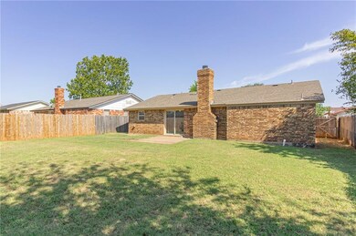 1104 NE 24th St, Moore, OK 73160 - photo 6