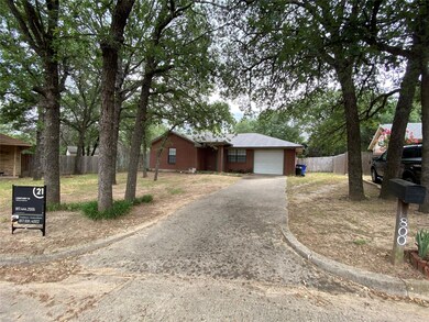 800 Red Oak Ct, Azle, TX 76020 - photo 3