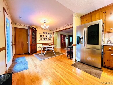 Eat-in kitchen with updated stainless steel applia