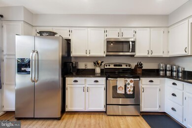 9355 Kendal Cir, Laurel, MD 20723 - photo 5