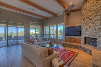 Beautiful living room w/gas fireplace