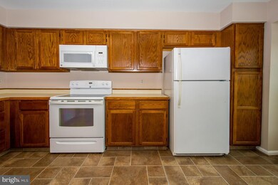 9325 Kendal Cir, Laurel, MD 20723 - photo 5