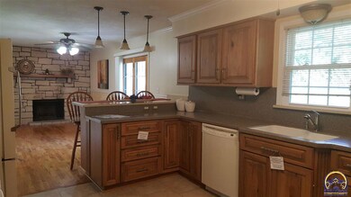 5750 SW Wanamaker Rd, Topeka, KS 66610 - photo 5