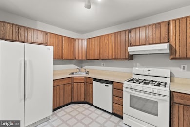 525 Bassett Ln unit 84, Norristown, PA 19403 - photo 6