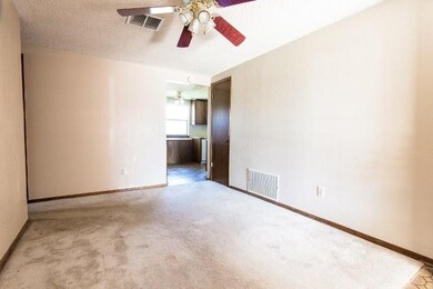 711 N Ramblin Oaks Dr, Moore, OK 73160 - photo 4