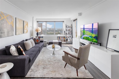 River Point Towers unit 6P, Bronx, NY 10463 - photo 2