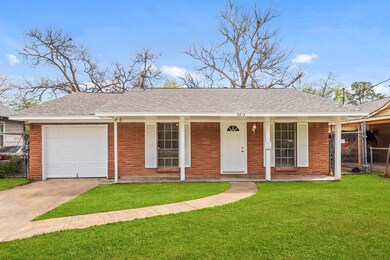 6812 Roswell St, Houston, TX 77022 - photo 3