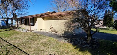 1060 W Harbeck Rd, Grants Pass, OR 97527 - photo 5