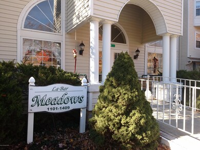 5 Village Cir unit 1303, Stroudsburg, PA 18360 - photo 2