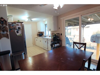 2464 Canterbury St, Eugene, OR 97404 - photo 7