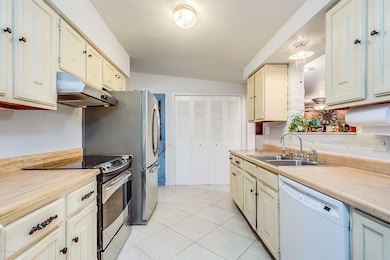 715 Belvedere Ave-13