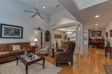 63 Chestnut Ln, Hendersonville, NC 28792 - photo 4